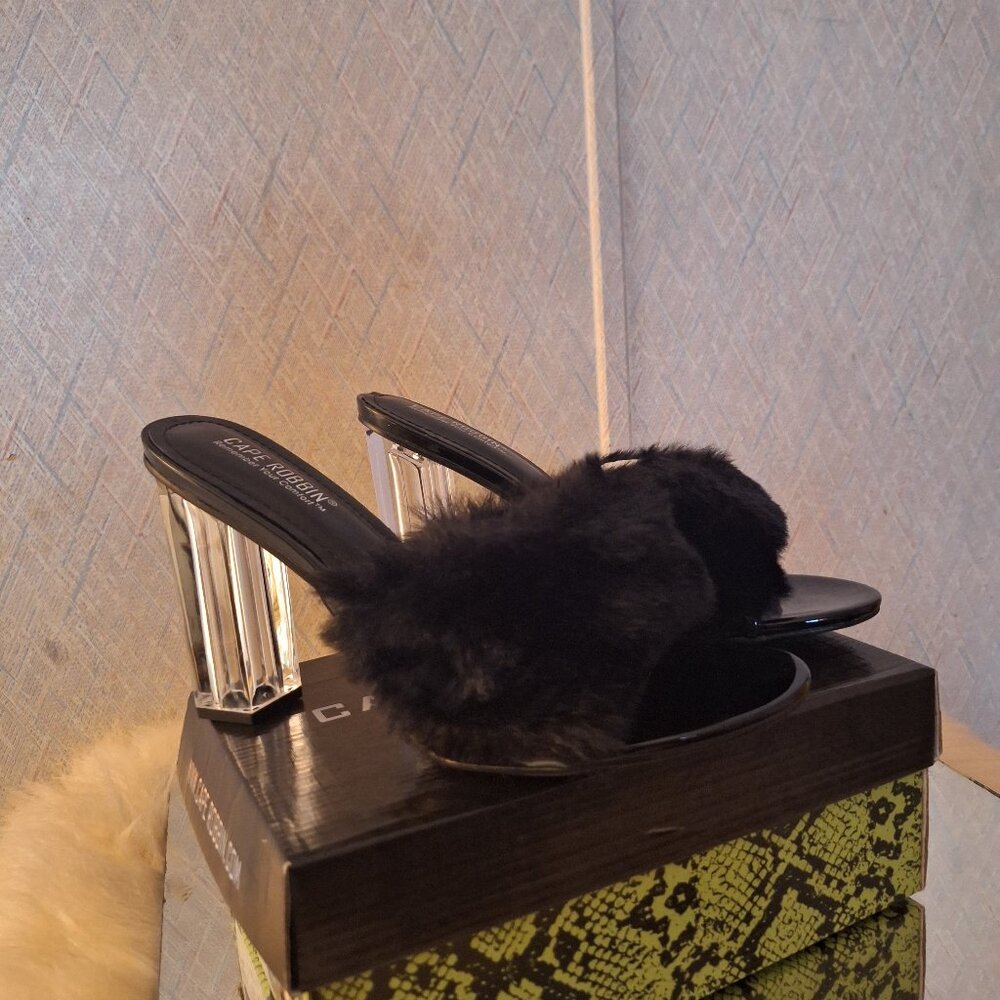 Faux fur heel shoes